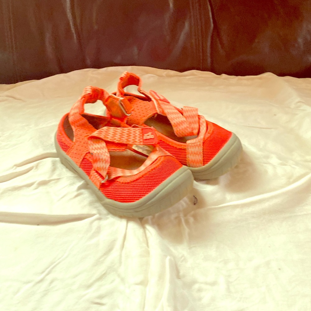 Oshkosh Size 10 Girls sandals